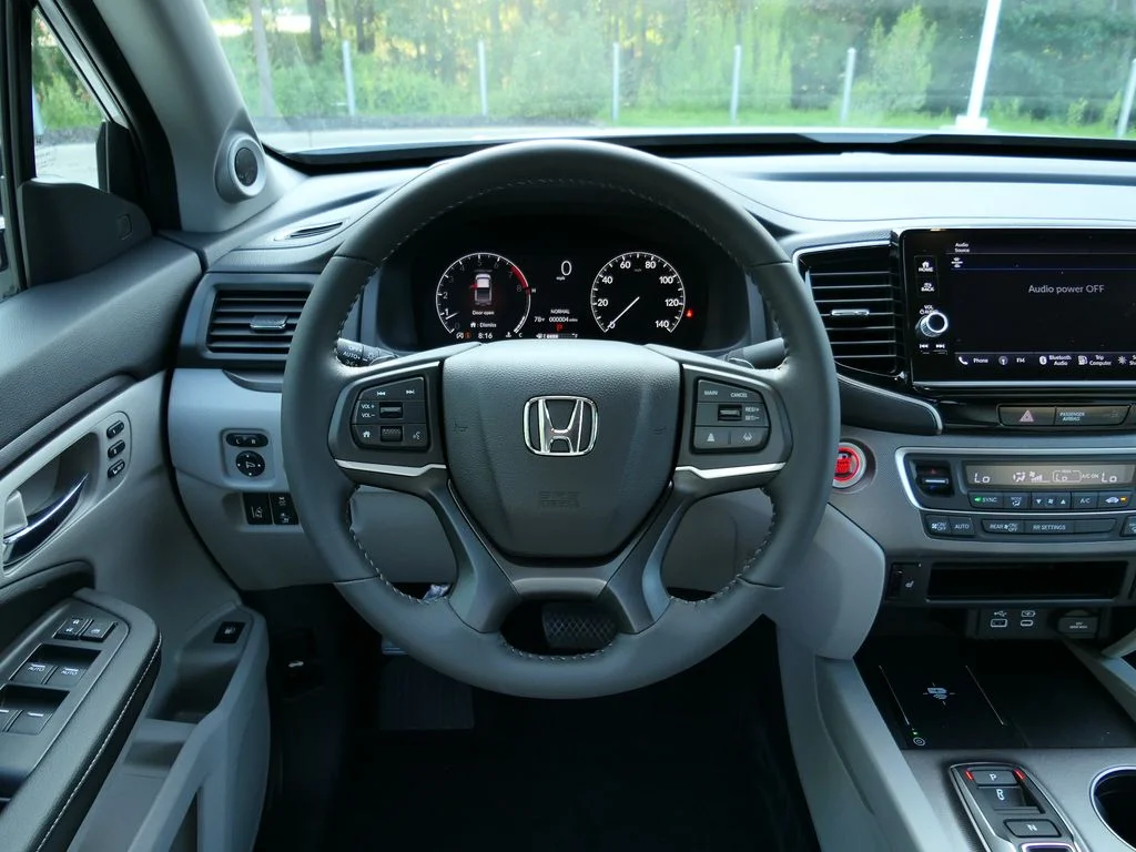New 2026 Platinum White Pearl Honda RTL image 21