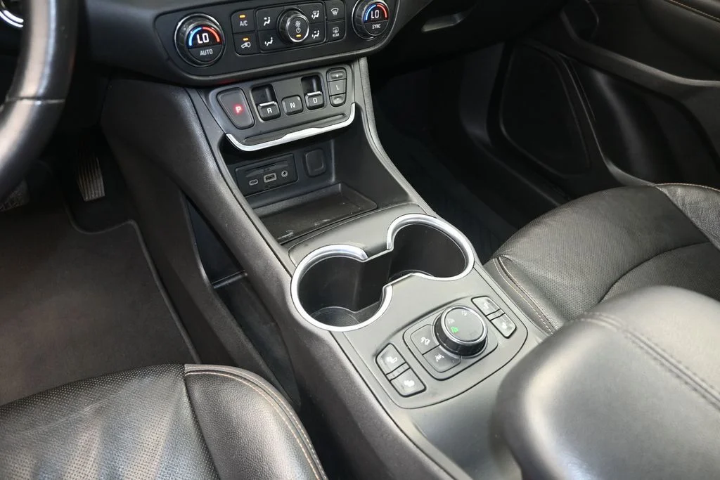 Used 2021 Silver GMC SLT image 26
