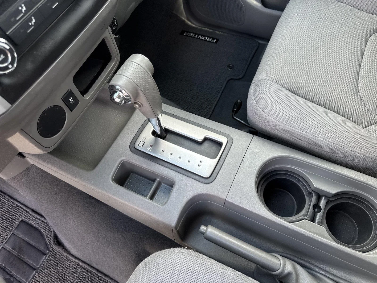 Used 2019 Glacier White Nissan S image 25