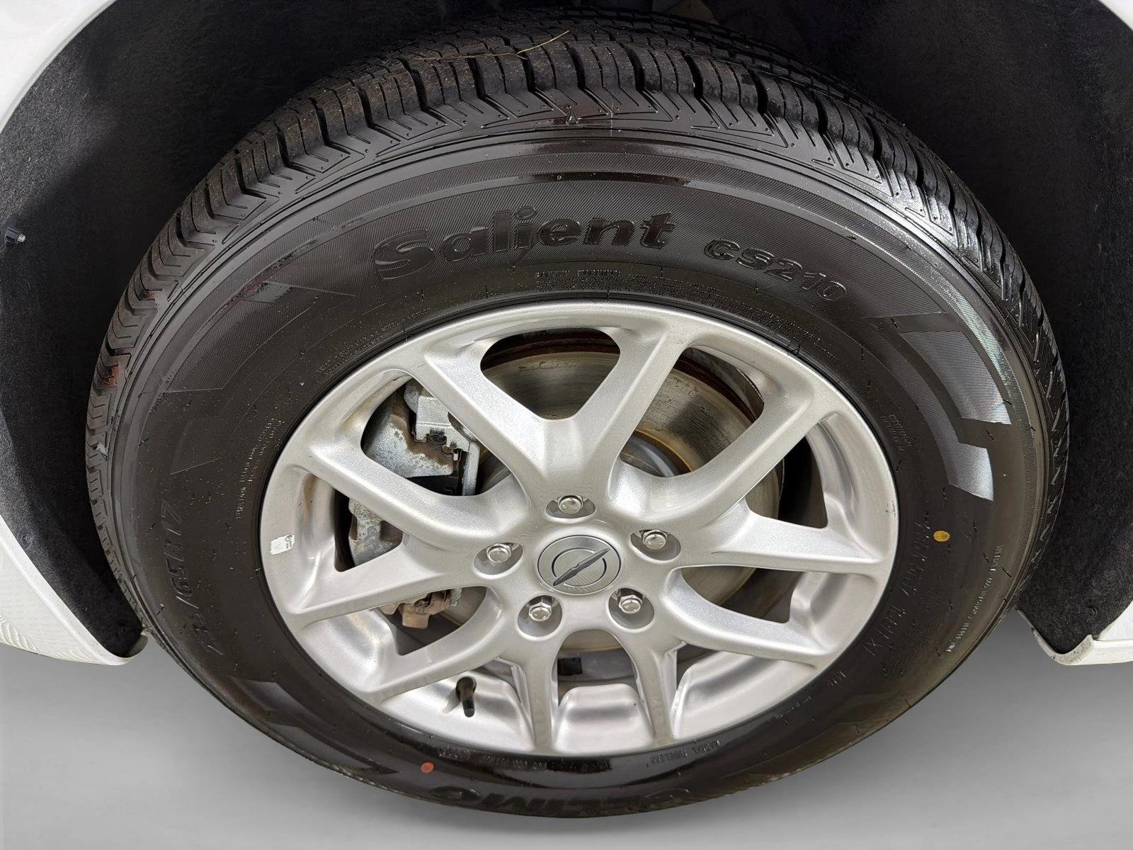 Used 2024 Bright White Clearcoat Chrysler Touring L image 11