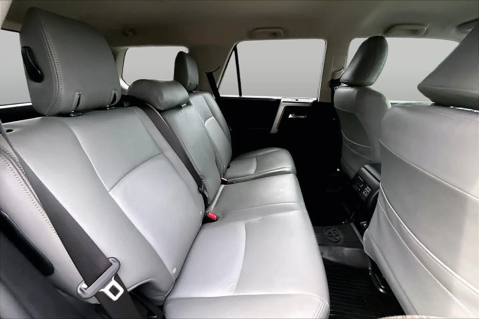 Used 2022 Classic Silver Metallic Toyota SR5 image 20