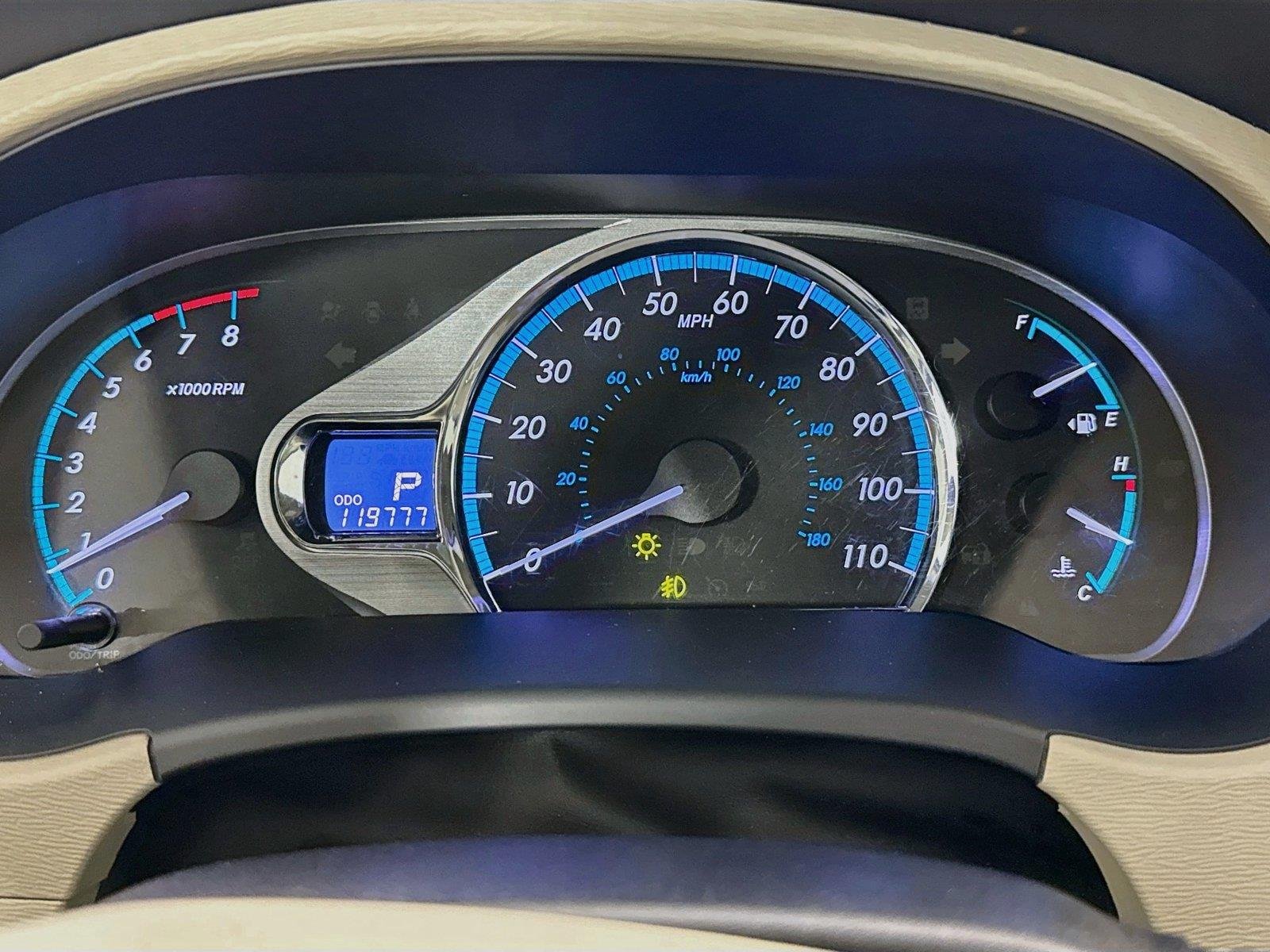 Used 2013 Black Toyota XLE image 21