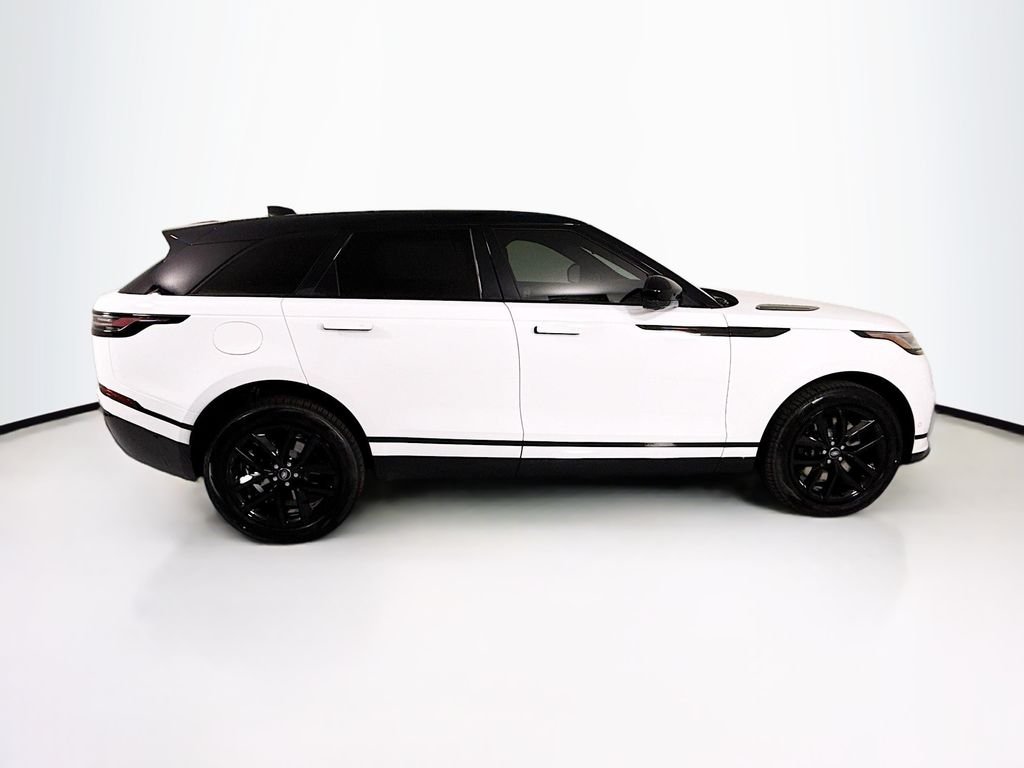Used 2026 Fuji White Land Rover Dynamic SE image 4