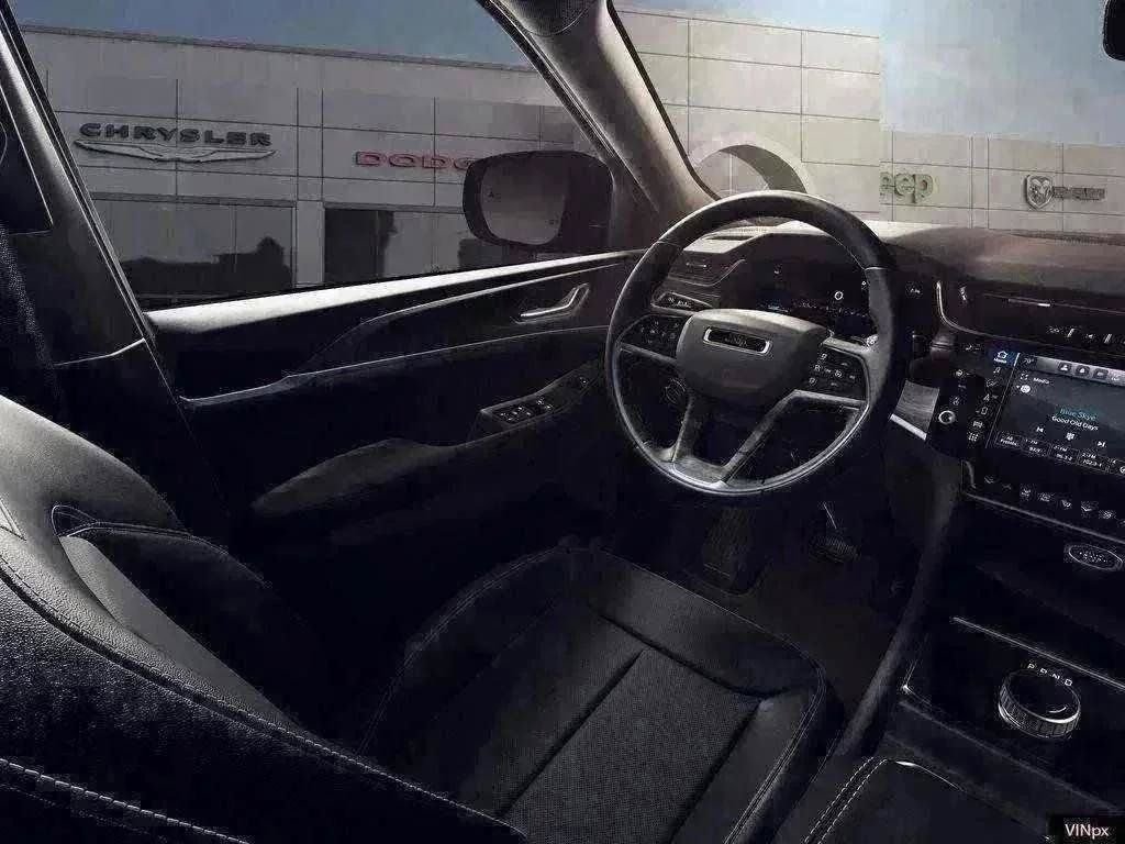 New 2026 Bright White Clear-Coat Exterior Paint Jeep Altitude image 5
