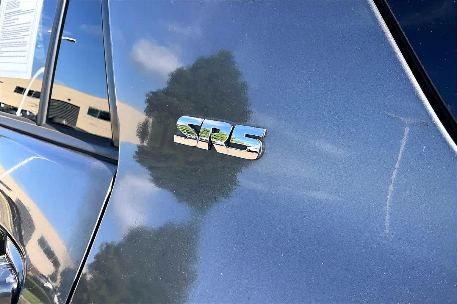 Used 2016 Magnetic Gray Metallic Toyota SR5 image 9