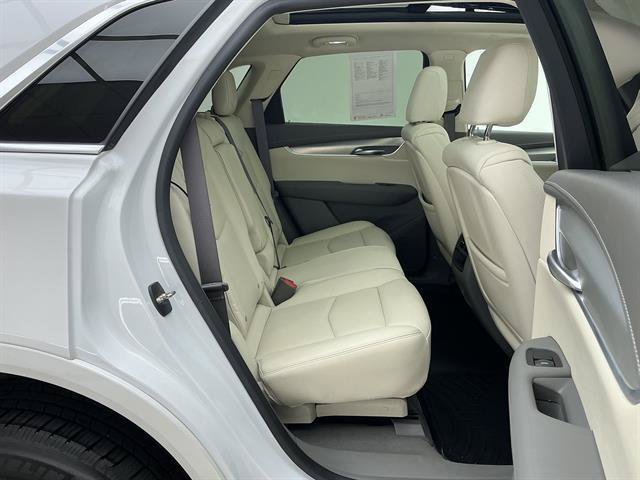 Certified Used 2017 Crystal White Tricoat Cadillac Luxury AWD image 23