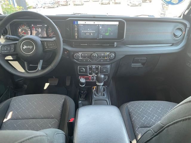 Used 2025 Granite Crystal Clearcoat Metallic Jeep Mojave image 10