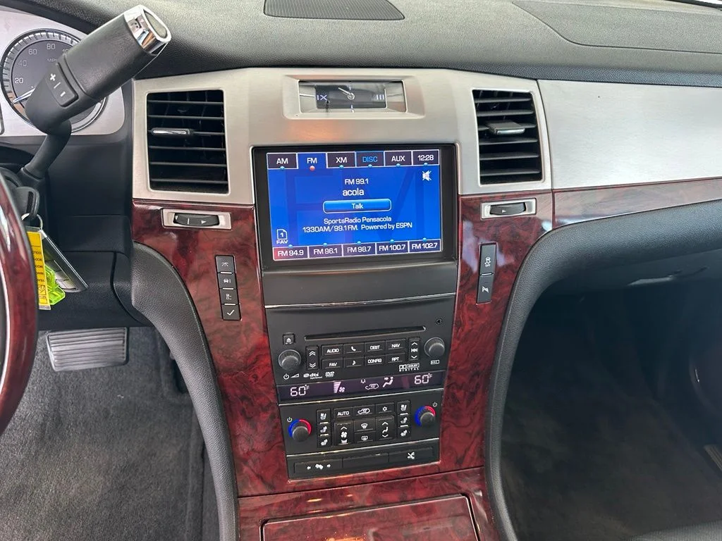 Used 2013 White Cadillac Premium image 20