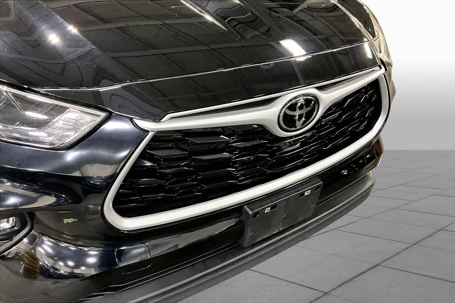 Used 2023 Midnight Black Metallic Toyota XLE image 30