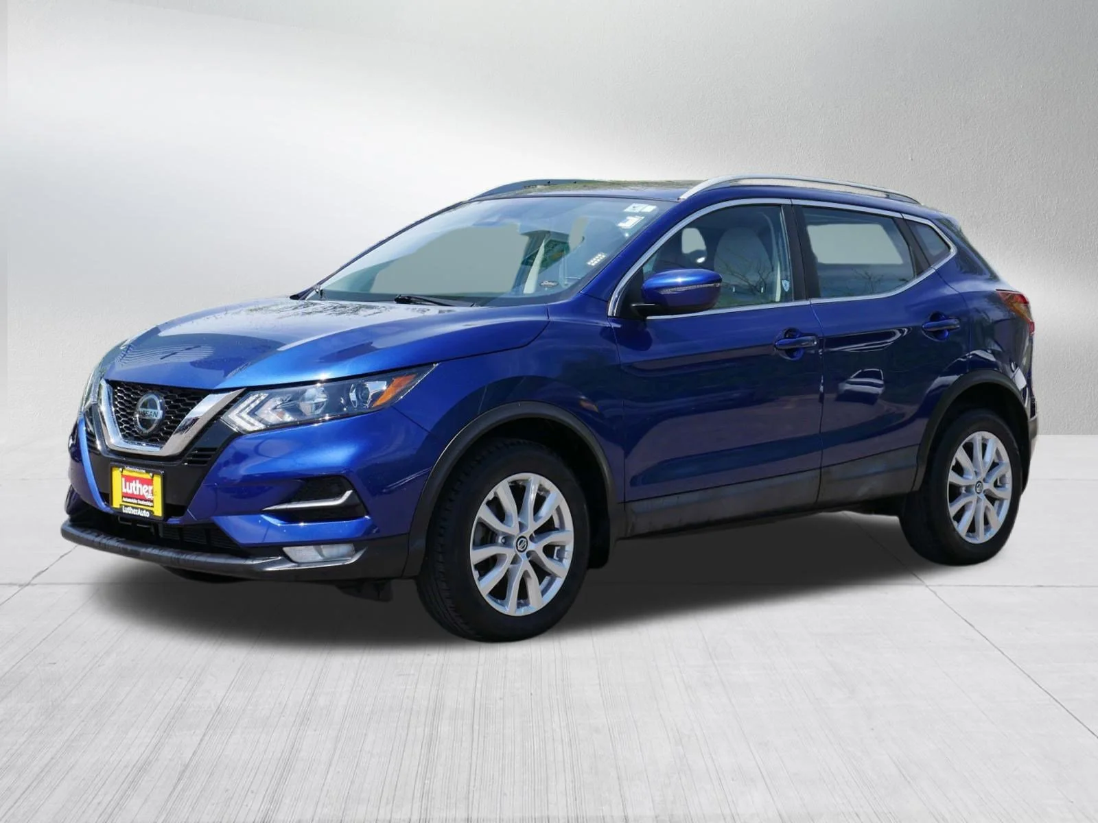 Used 2020 Caspian Blue Metallic Nissan SV image 3