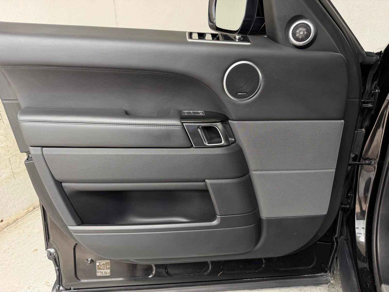 Used 2019 Black Land Rover Autobiography image 20