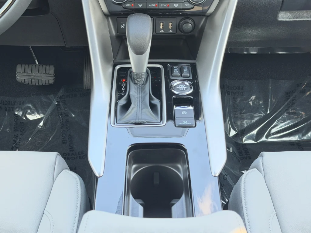 New 2026 Mercury Gray Metallic Mitsubishi SEL image 15