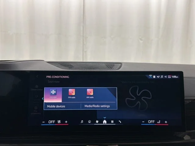 Used 2025 Black BMW xDrive40i image 11