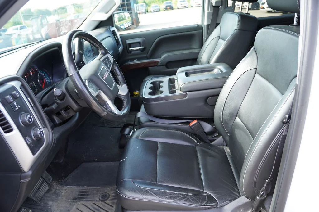 Used 2018 White GMC SLT image 4