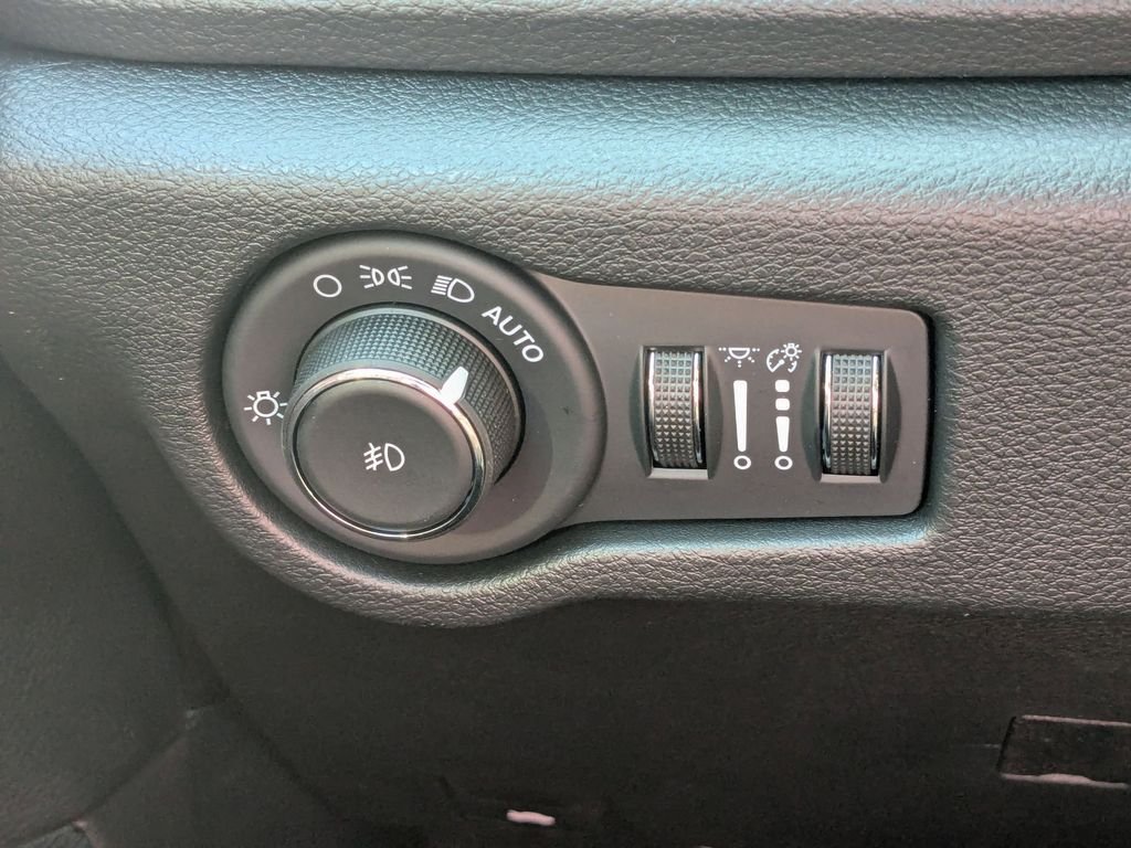 2026 Chrysler Pacifica Select - Photo 20