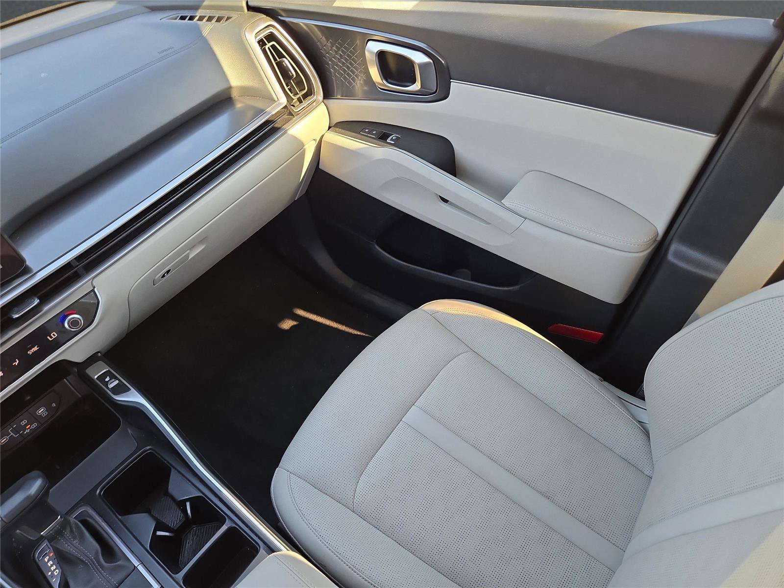 2025 Kia Sorento S - Photo 15