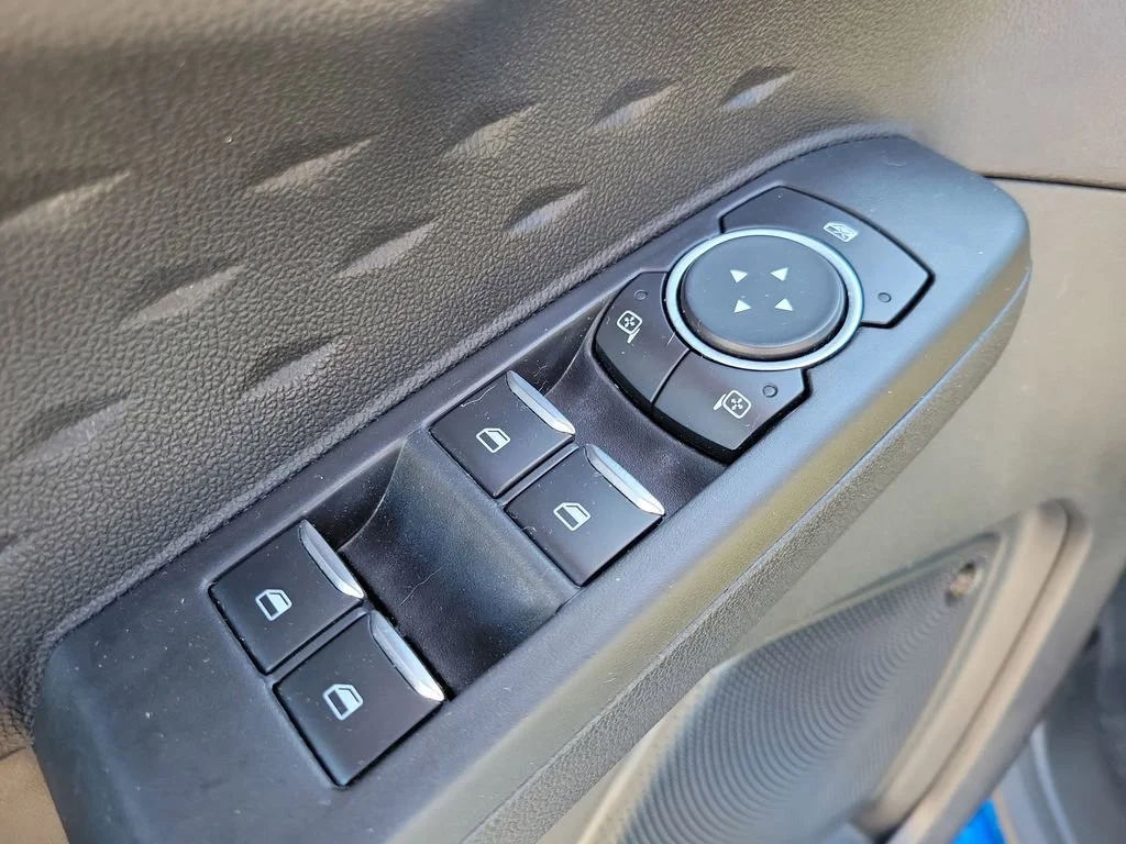 Used 2020  Ford Titanium Hybrid image 19