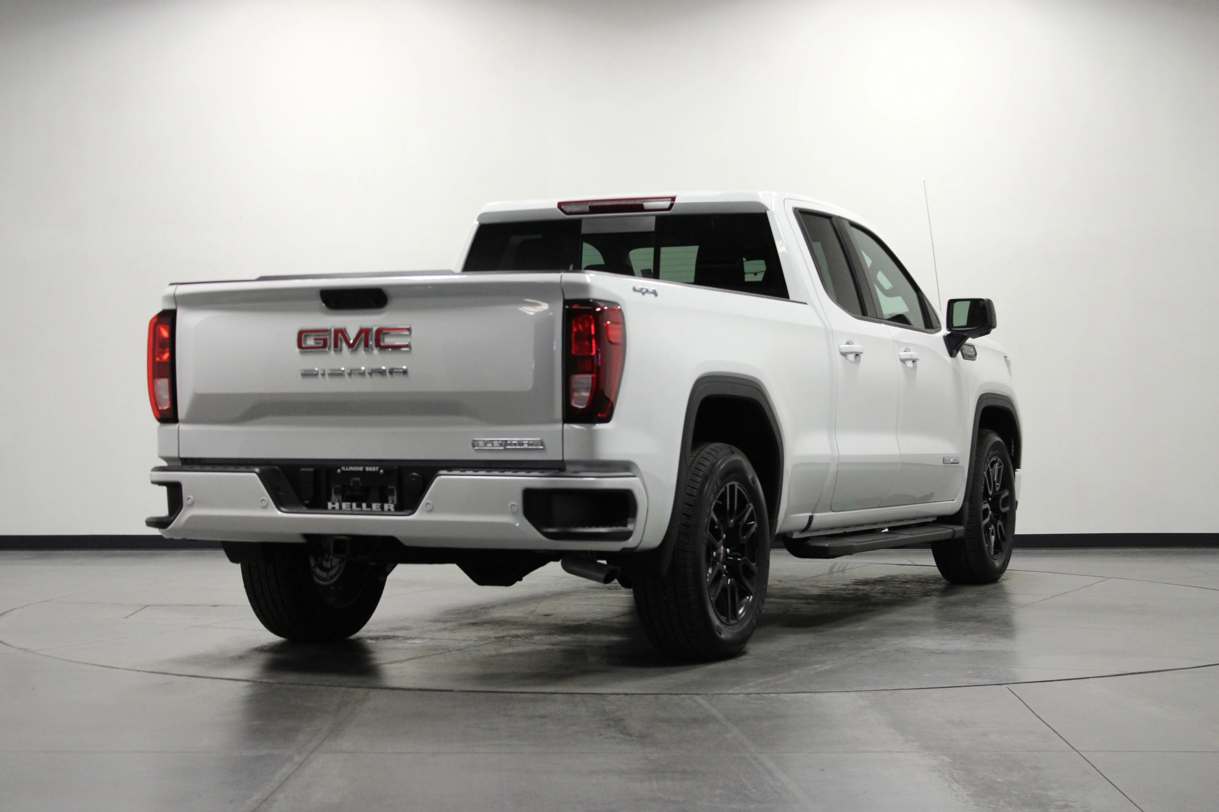 New 2025 Summit White GMC Elevation image 4