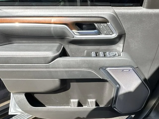 Used 2025 Sterling Metallic GMC Denali image 23