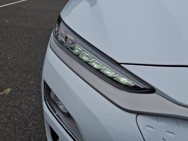 Used 2021 White Hyundai Limited image 10