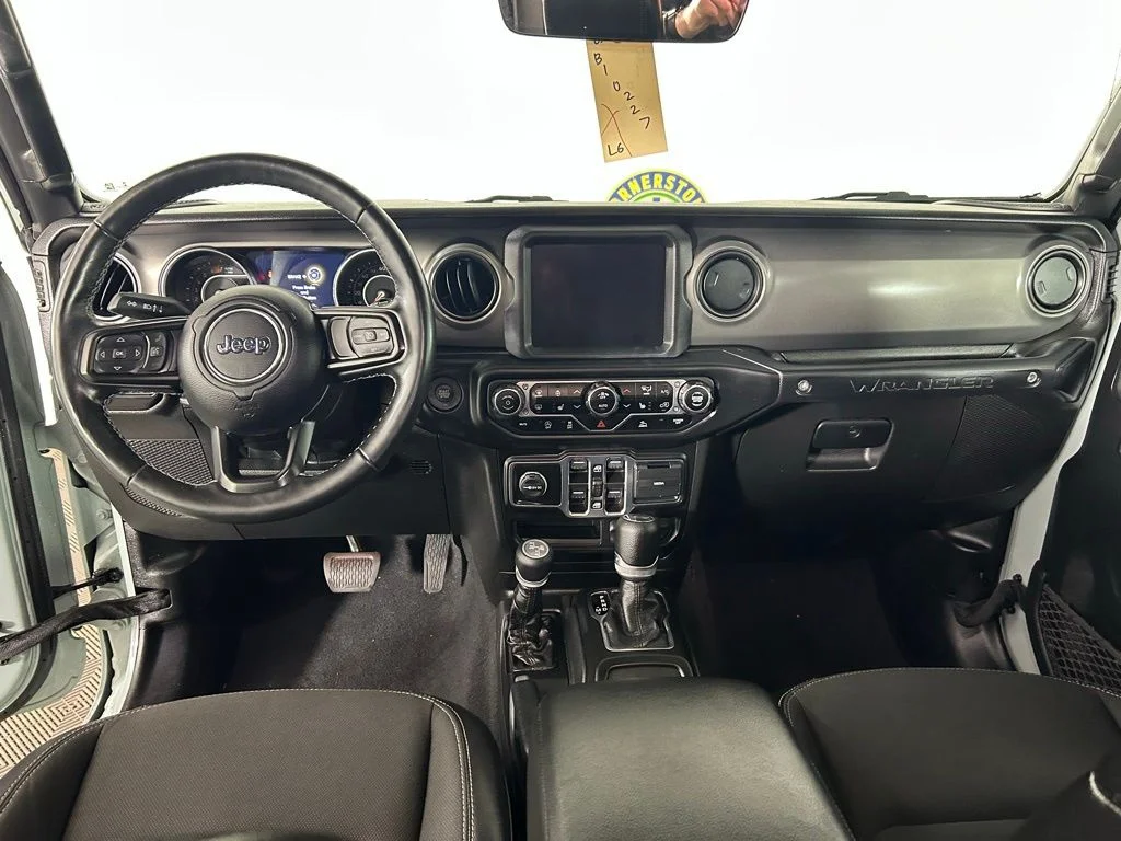 Used 2023 Gray Jeep  image 7