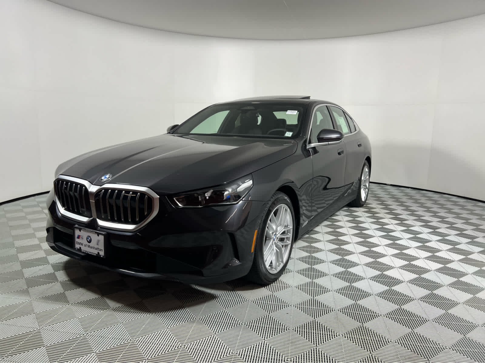 2025 BMW 5 Series 530i xDrive Sedan's photo