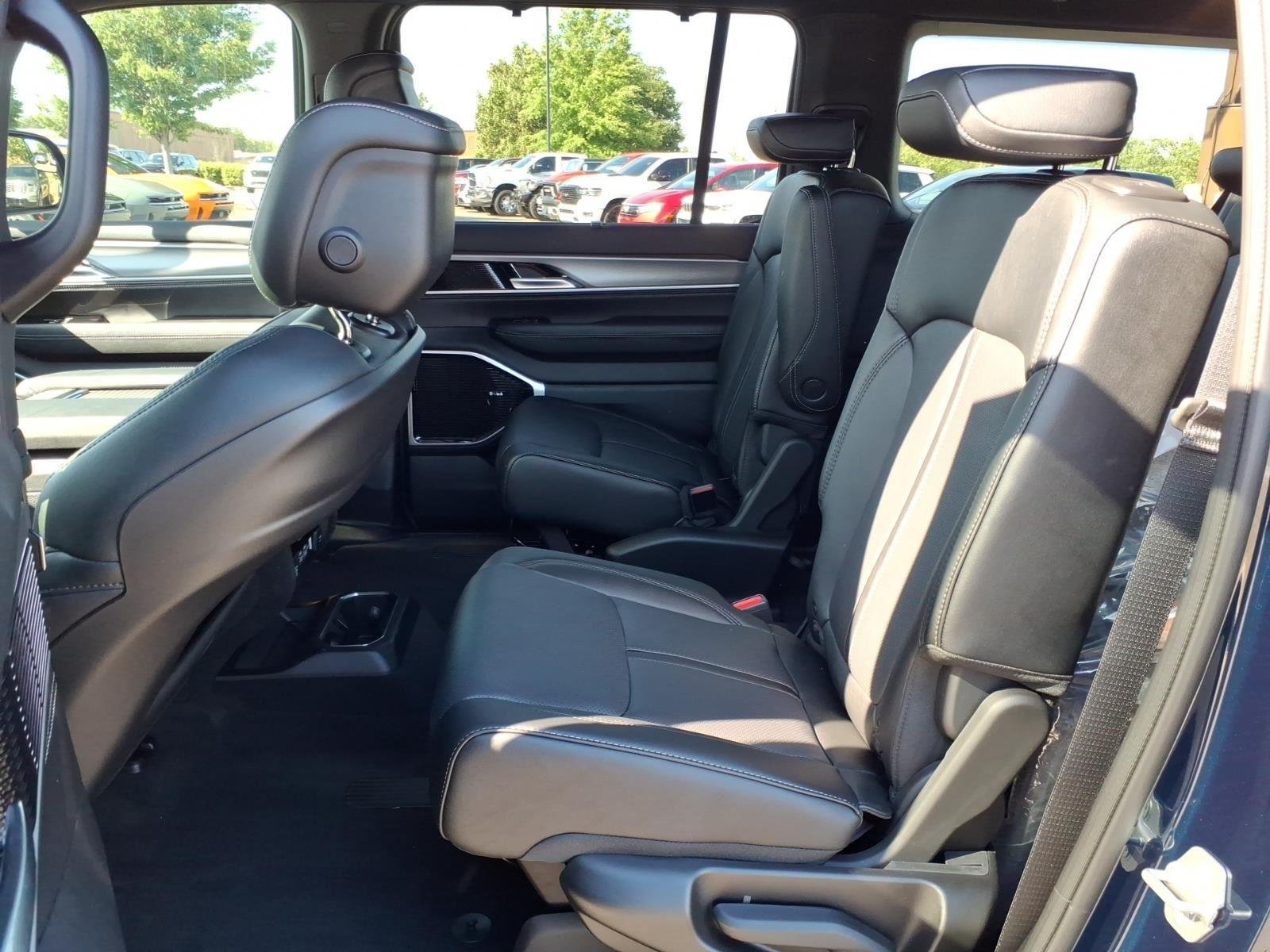 New 2026 Fathom Blue Pearl-Coat Exterior Paint (Late Availability) Jeep Limited Reserve image 20