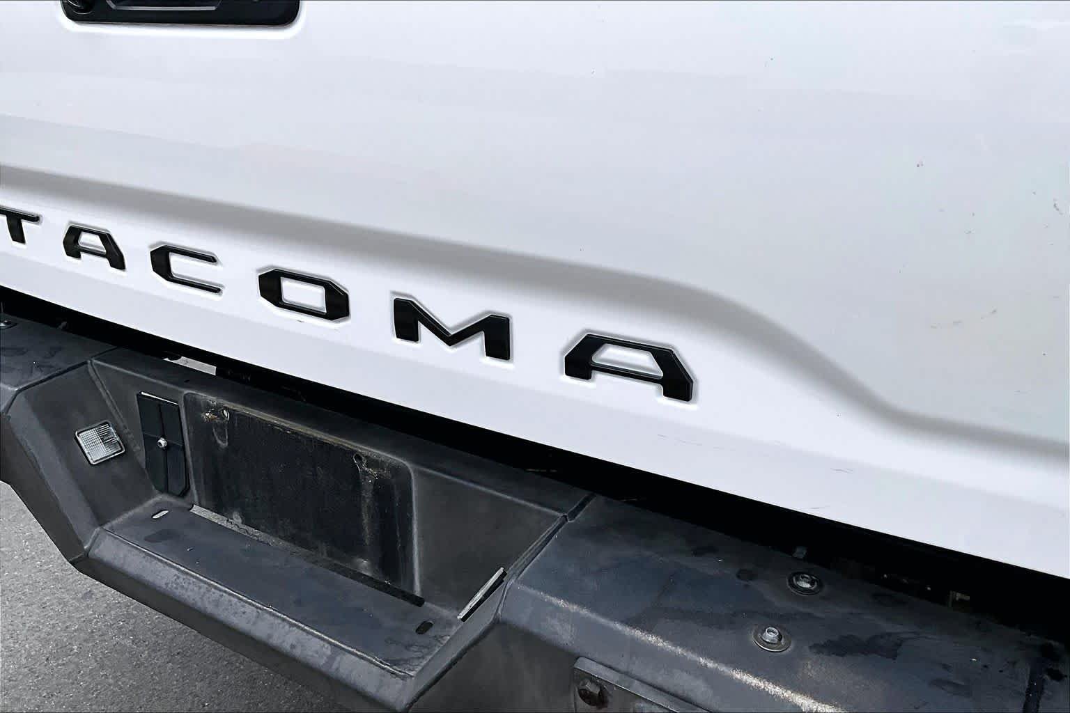 Used 2016 Super White Toyota SR image 9