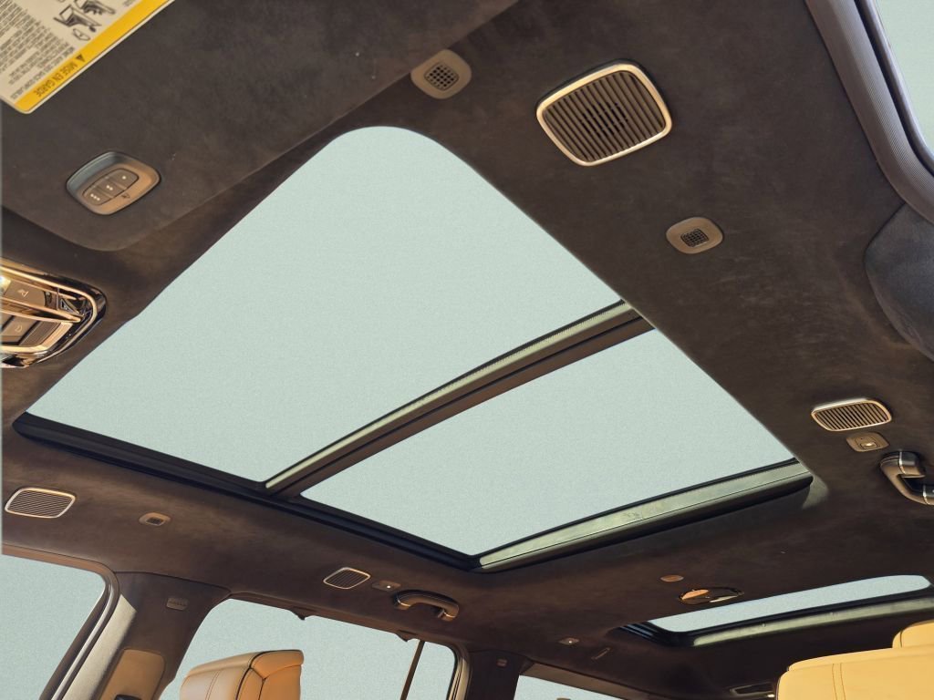 Used 2022 Bright White Clearcoat Jeep Series III image 4