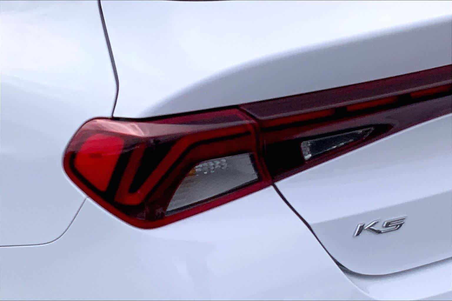 Used 2021 Glacial White Pearl Kia EX image 29