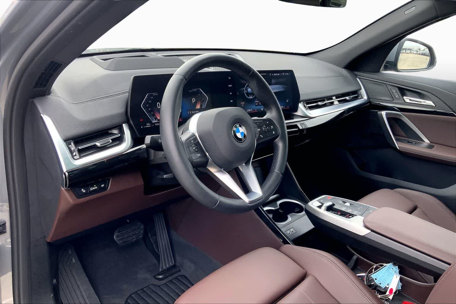 Used 2025 Skyscraper Grey Metallic BMW xDrive28i image 17
