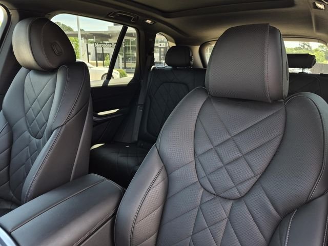 Used 2023 Black Sapphire Metallic BMW xDrive40i image 16