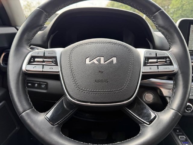 Used 2022 Black Kia EX image 21