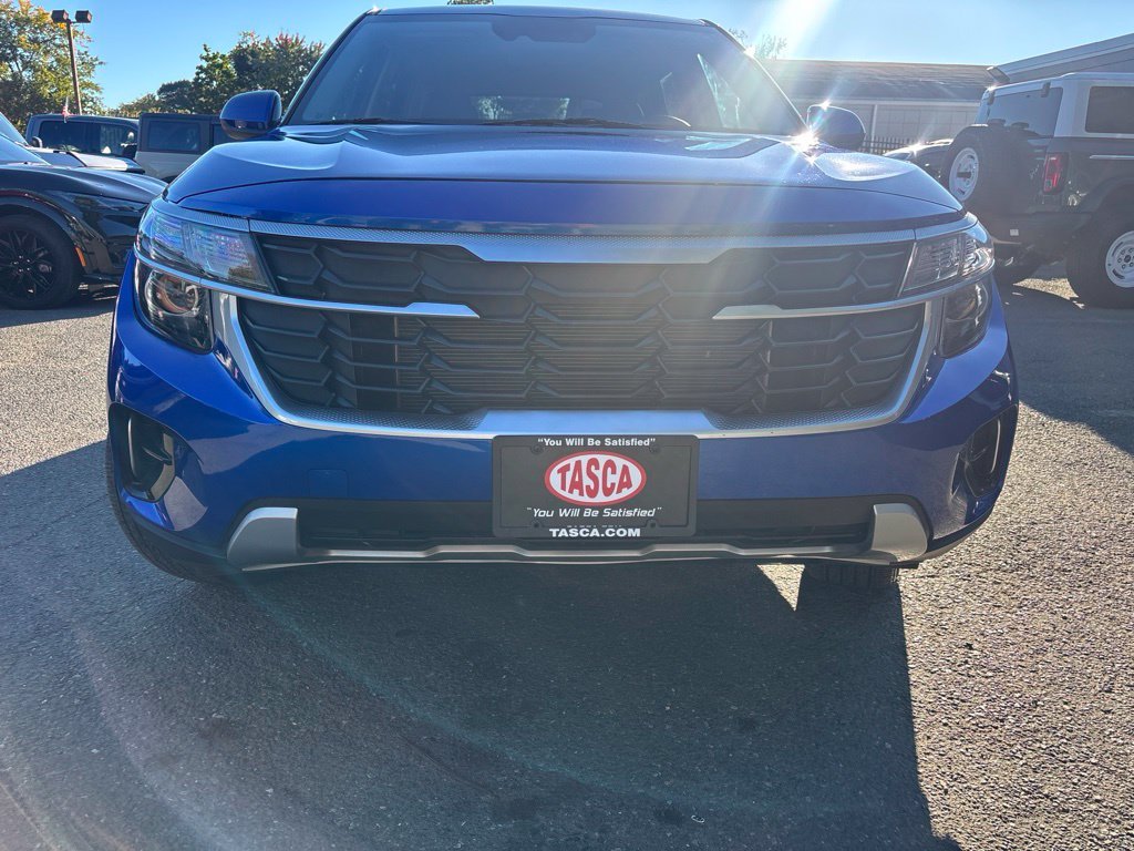 Used 2024 Blue Kia LX image 9