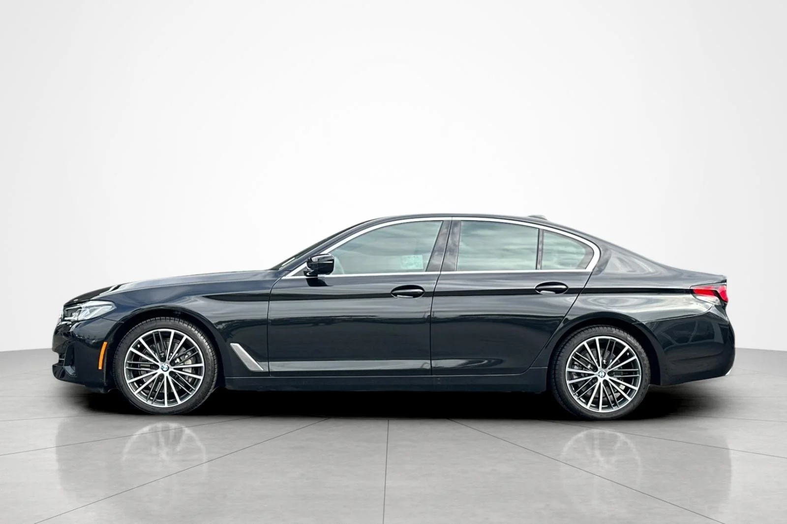 Used 2023 Black Sapphire Metallic BMW 530i image 2