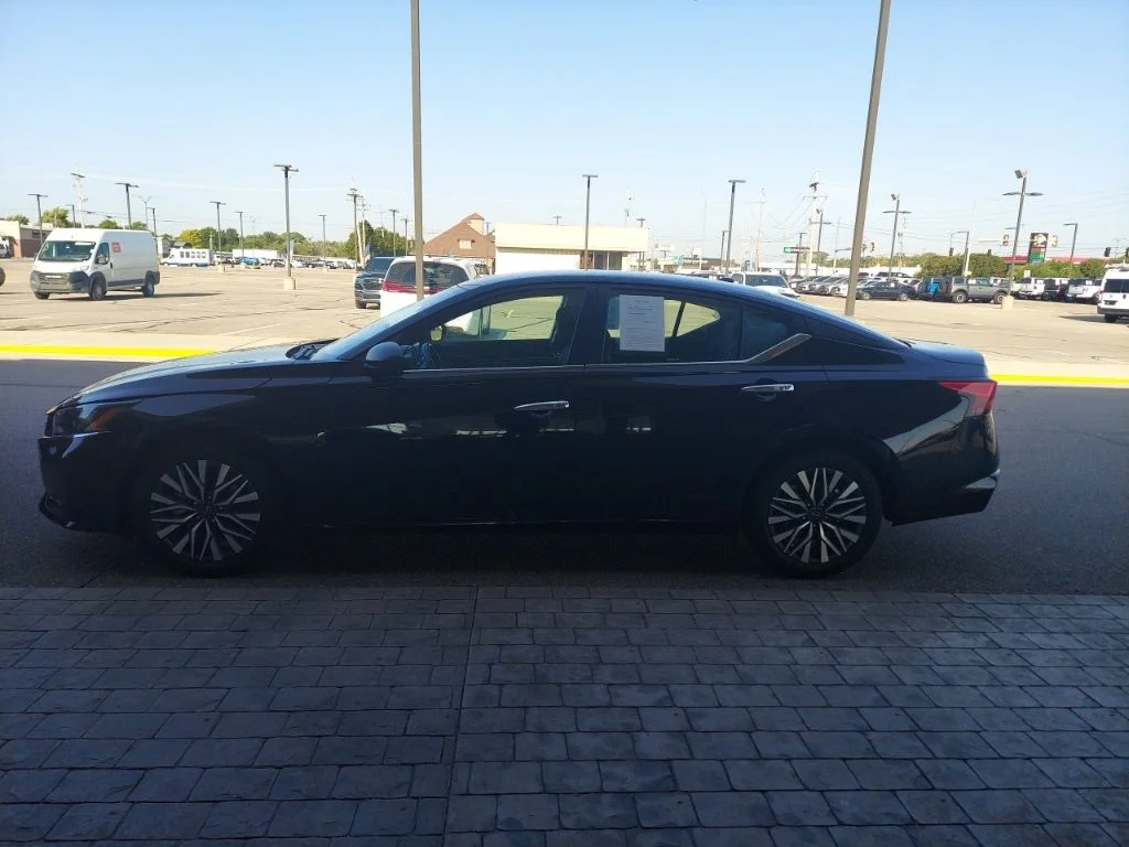 2025 Nissan Altima SV - Photo 4