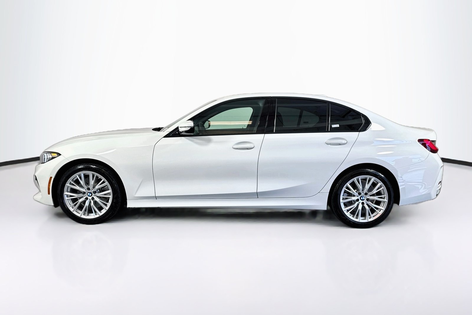 Used 2023 Alpine White BMW 330i image 8