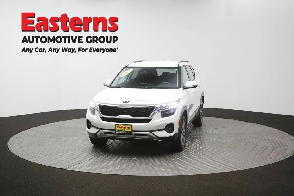 Used 2021 White Kia S image 52