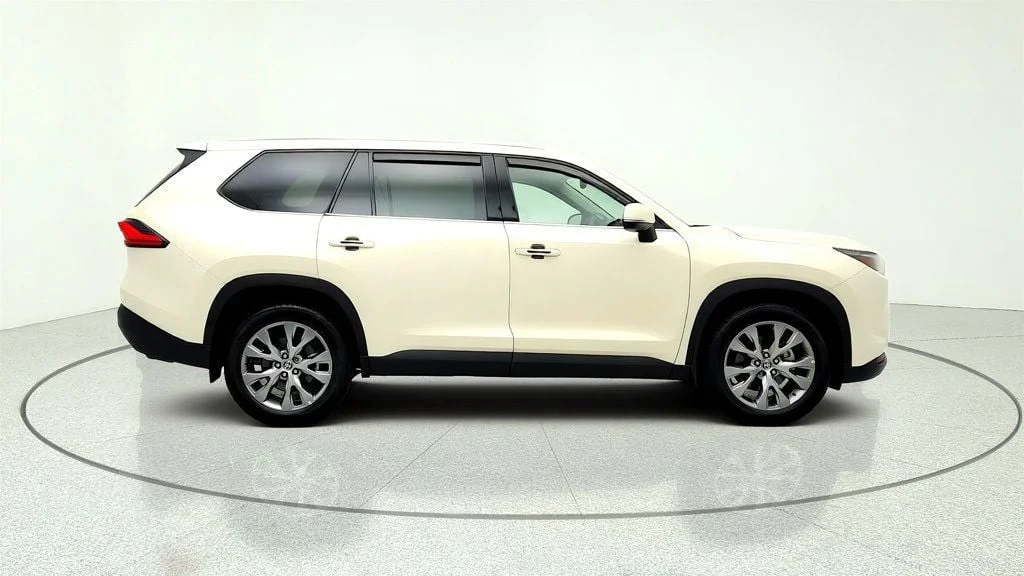 Used 2024 Wind Chill Pearl Toyota Limited AWD image 4