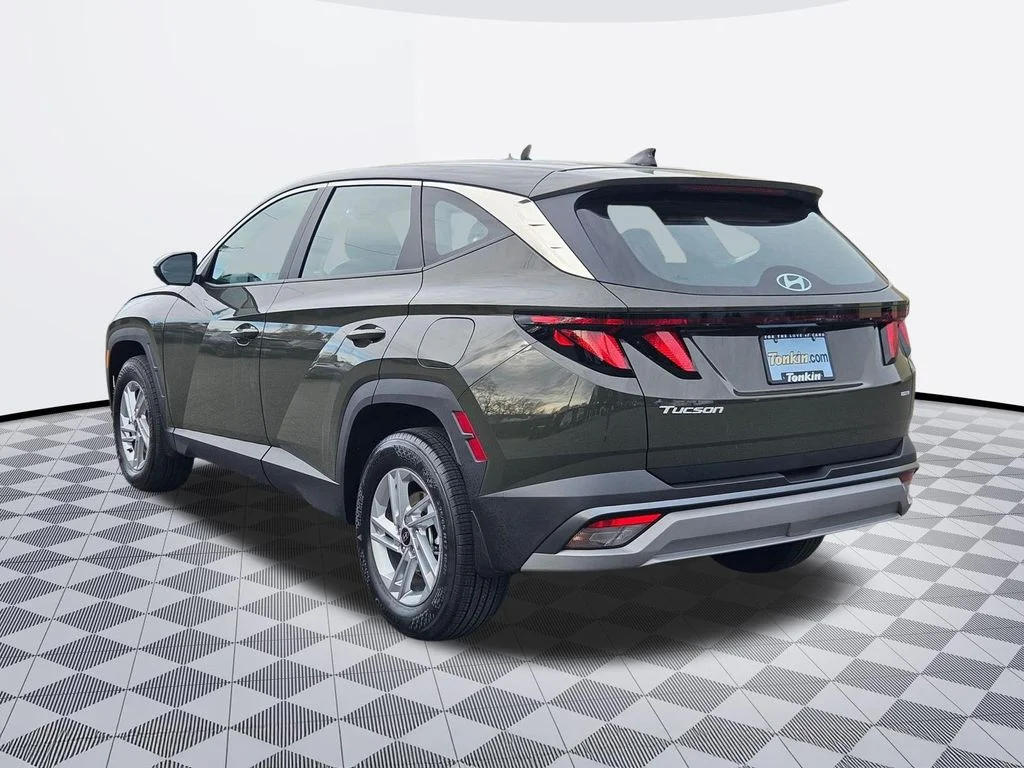 Used 2025 Rockwood Green Hyundai SE image 4