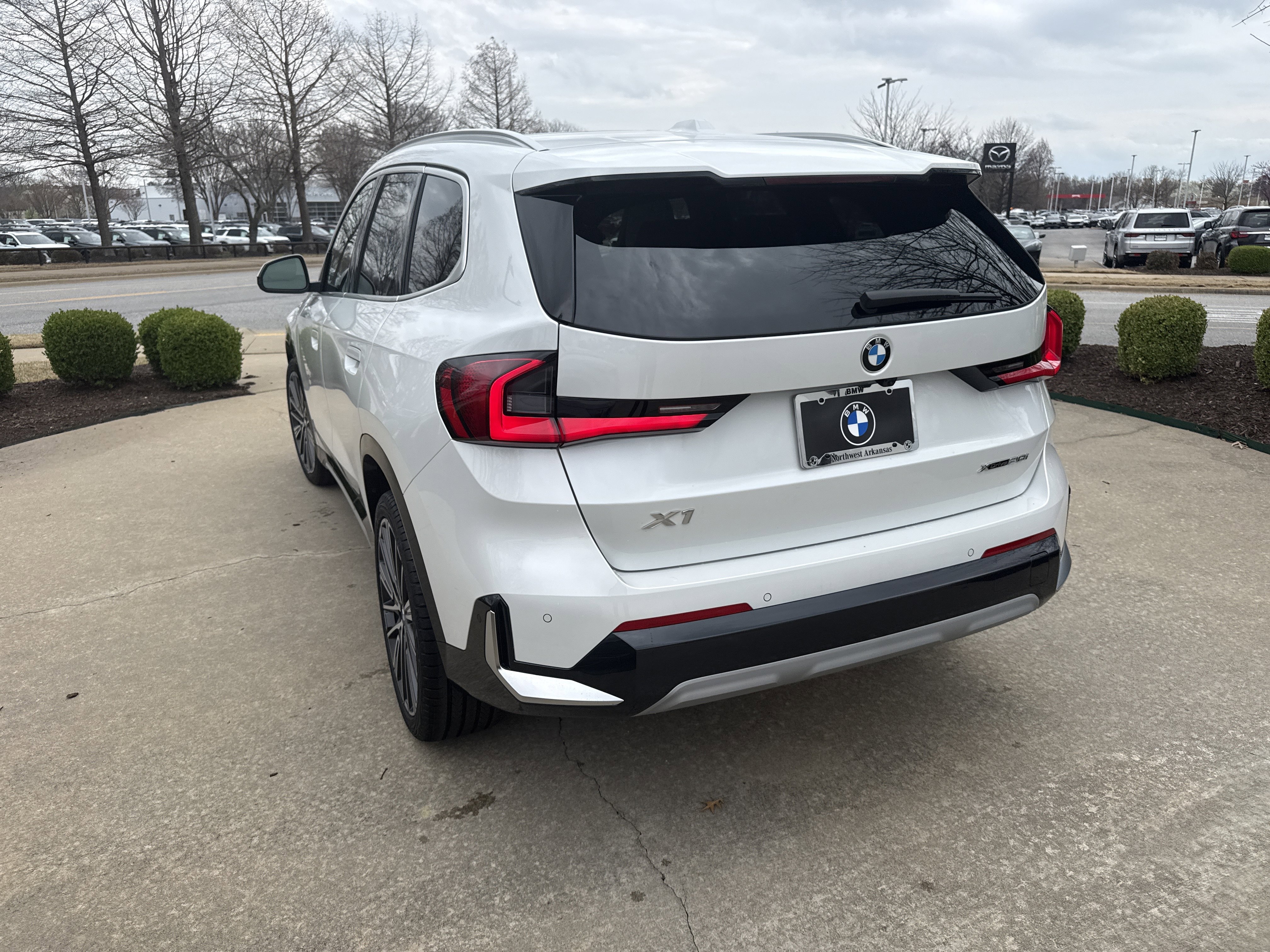 New 2026 0A96 Mineral White Metallic BMW xDrive28i image 3