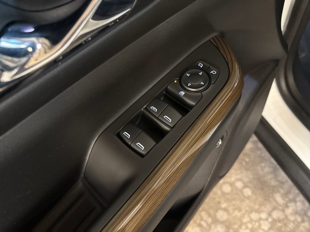Used 2019 SUMMIT WHITE GMC SLE image 16
