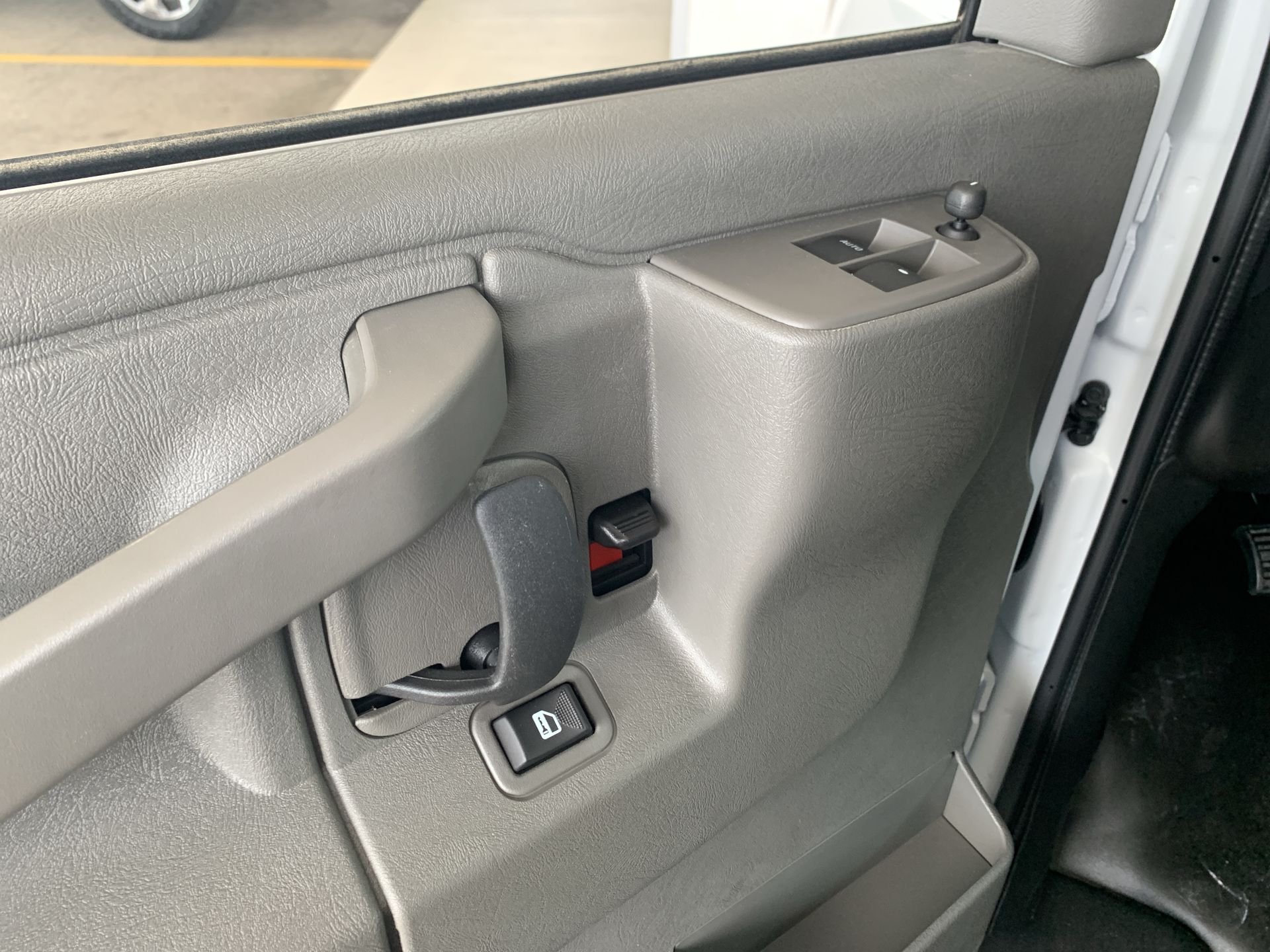 2025 GMC Savana Cargo Work Van - Photo 38