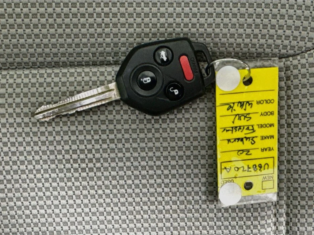 Used 2020 White Subaru Base image 34