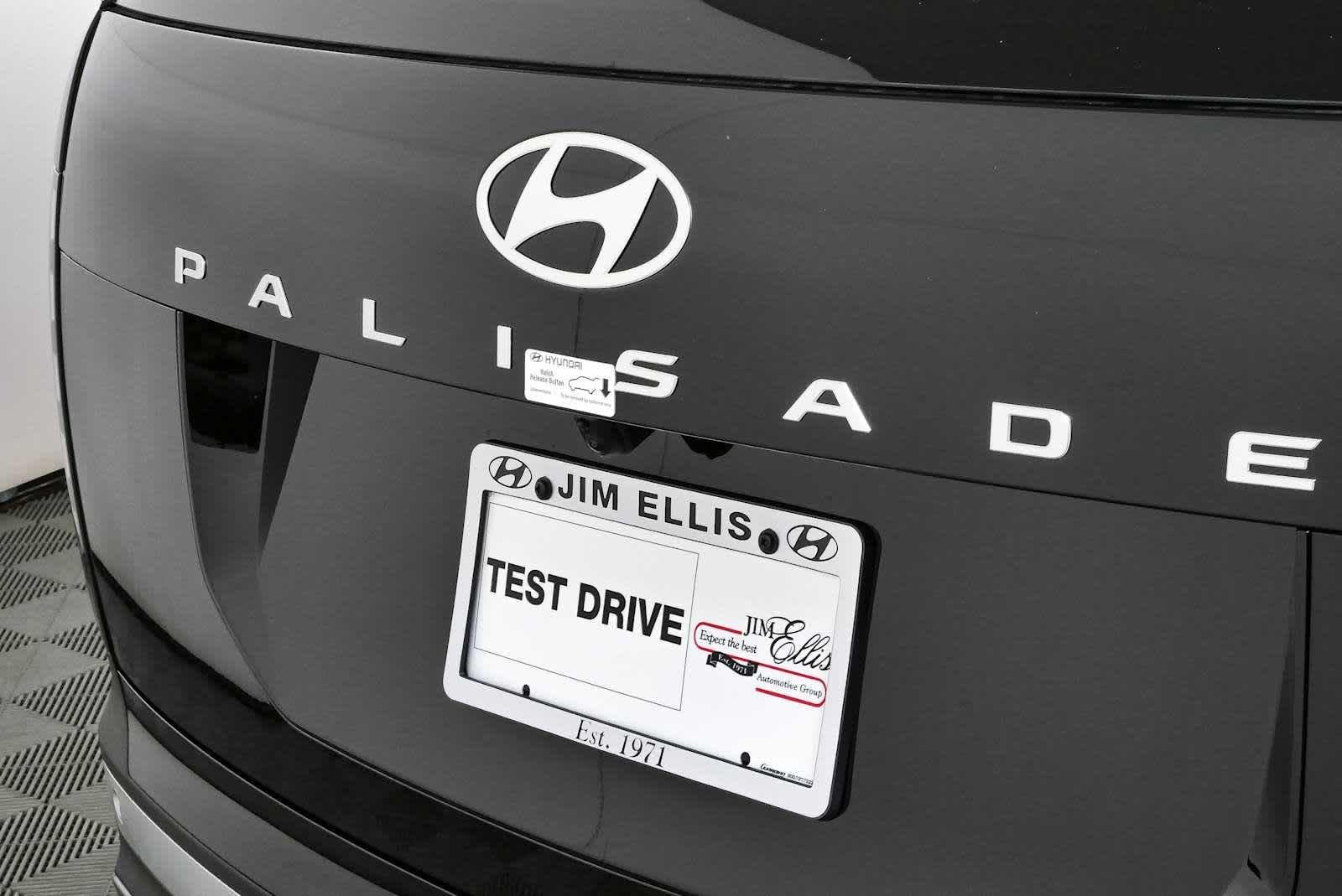 New 2026 Abyss Black Pearl Hyundai SEL Premium FWD image 11