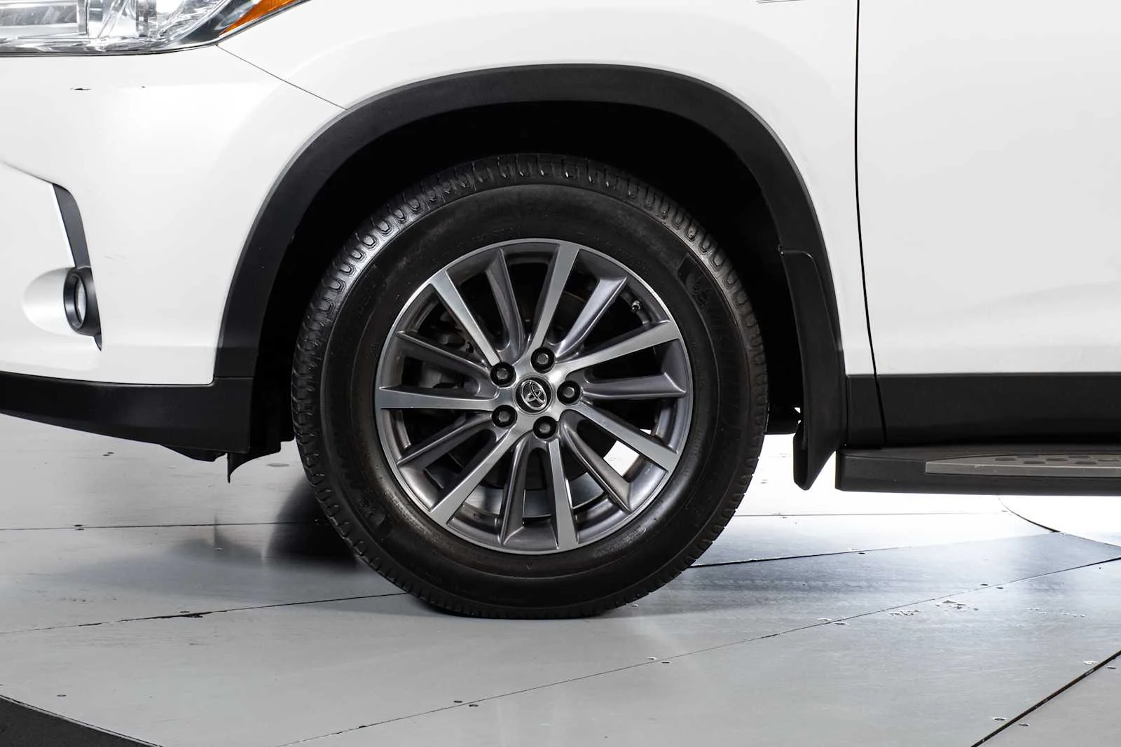 Used 2019 Blizzard Pearl Toyota XLE image 10