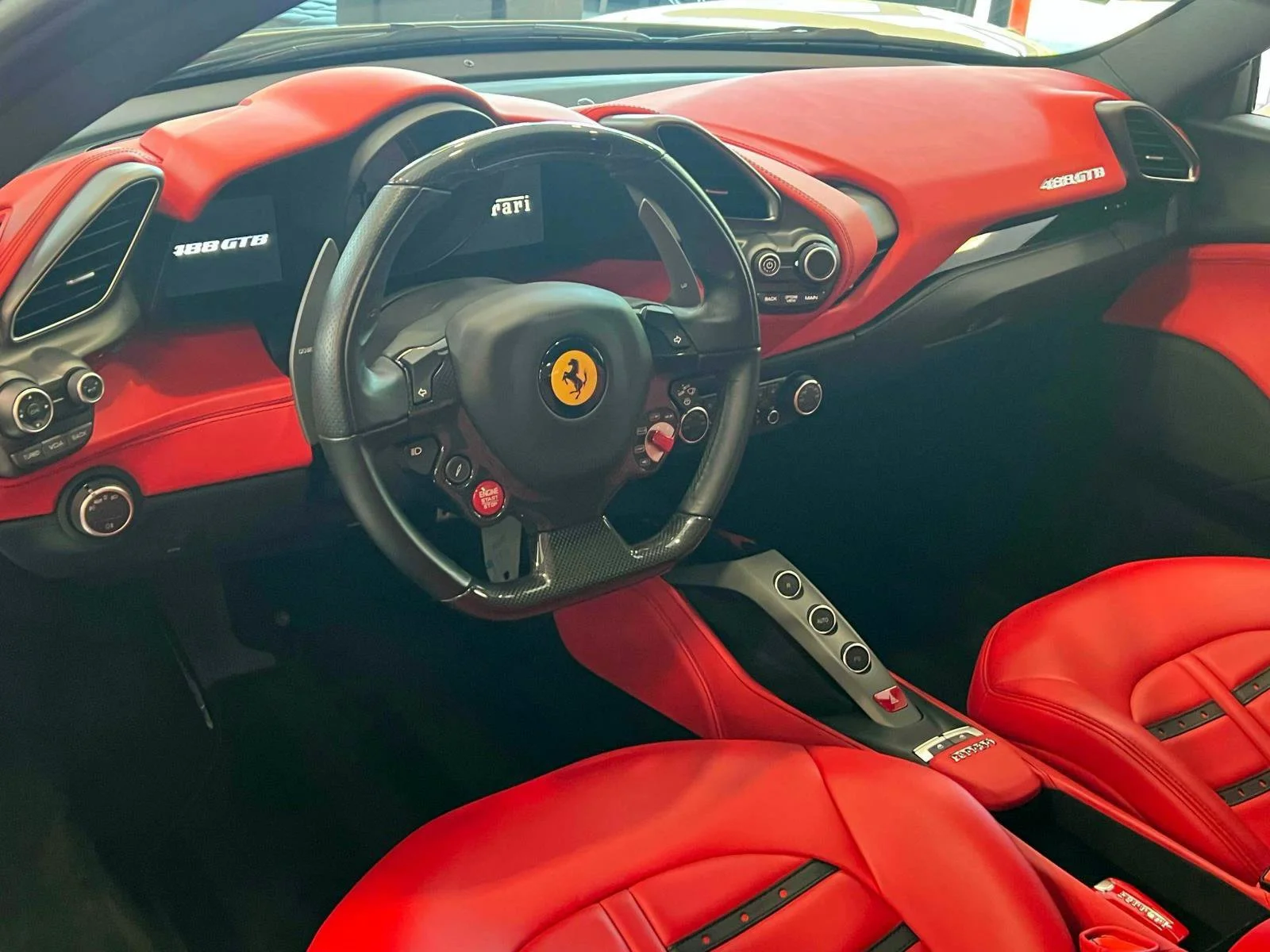 Used 2019 White Ferrari  image 17