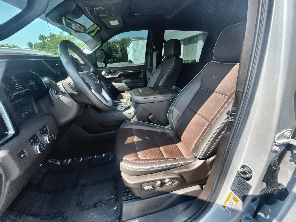 Used 2024 White GMC Denali image 11