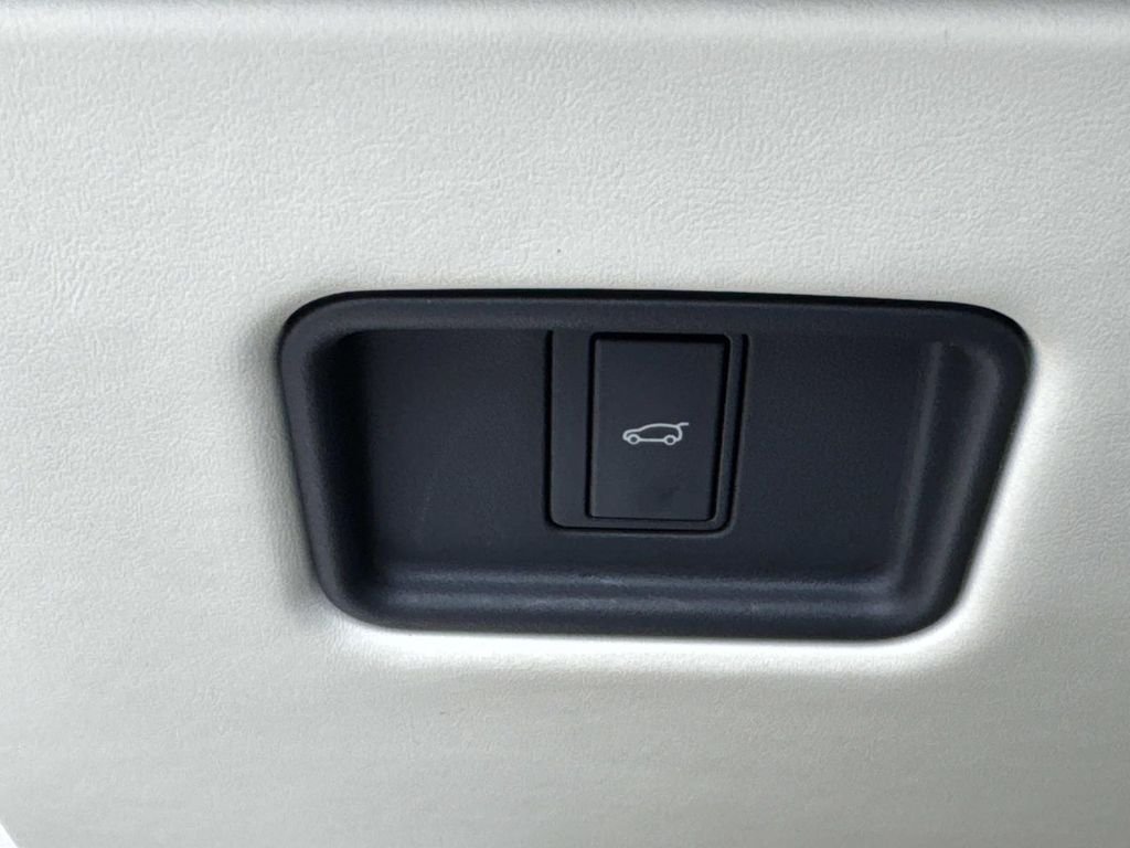2023 Land Rover Range Rover SE - Photo 30