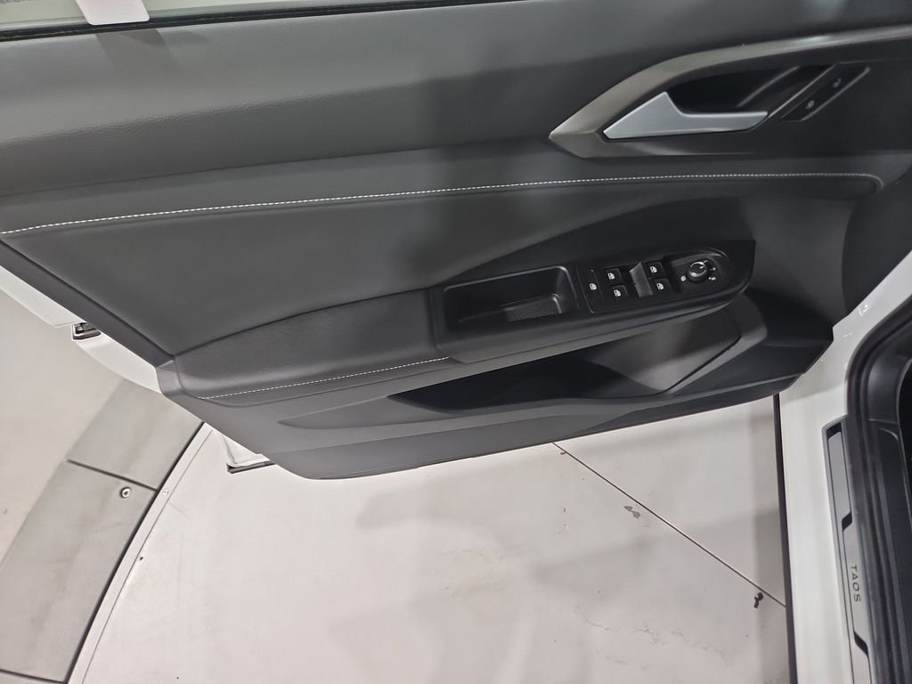 2026 Volkswagen Taos SE Black - Photo 10